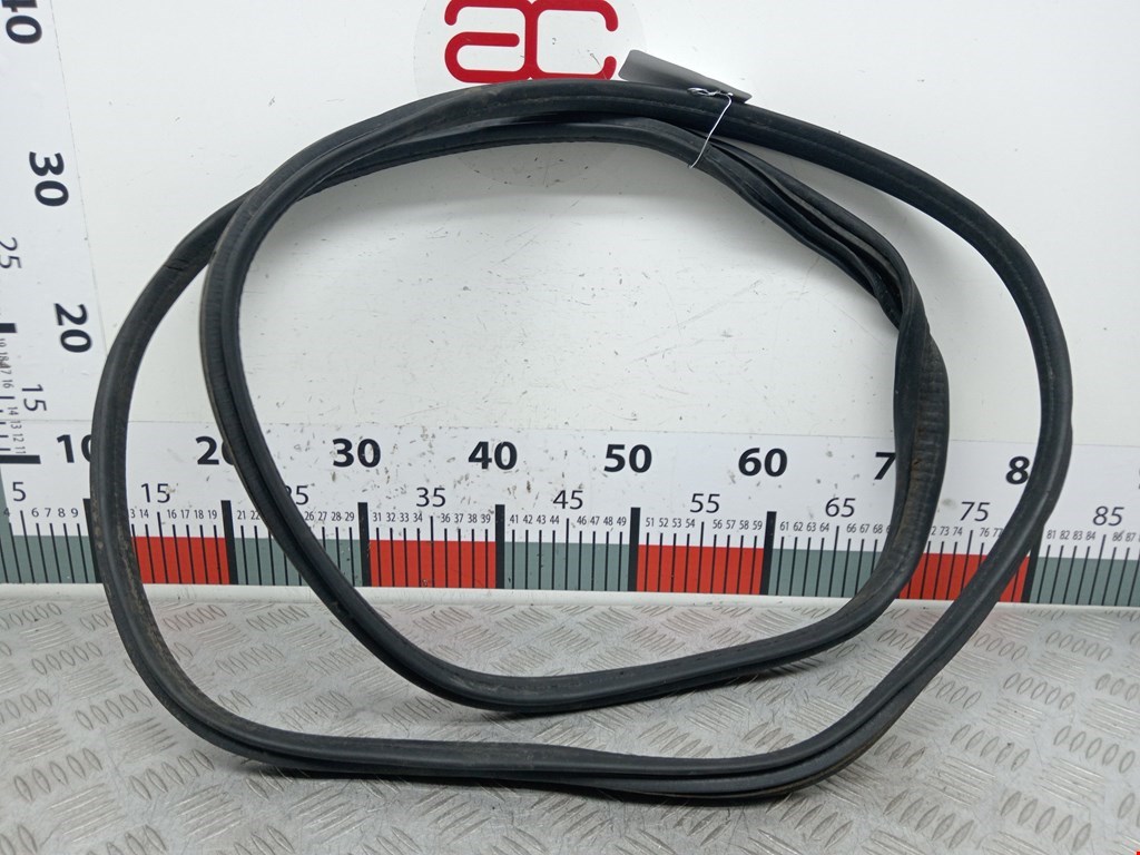 Уплотнитель двери TOYOTA Aygo AB10 2005-2014