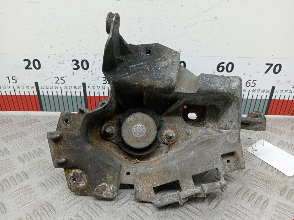 Подушка (опора) крепления КПП Renault Clio 2 (1998-2005)