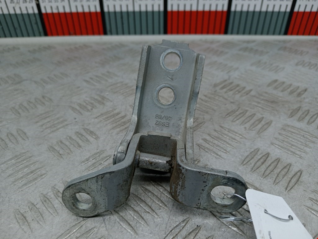 Петля двери передней правой Toyota Aygo 1 (2005-2014)