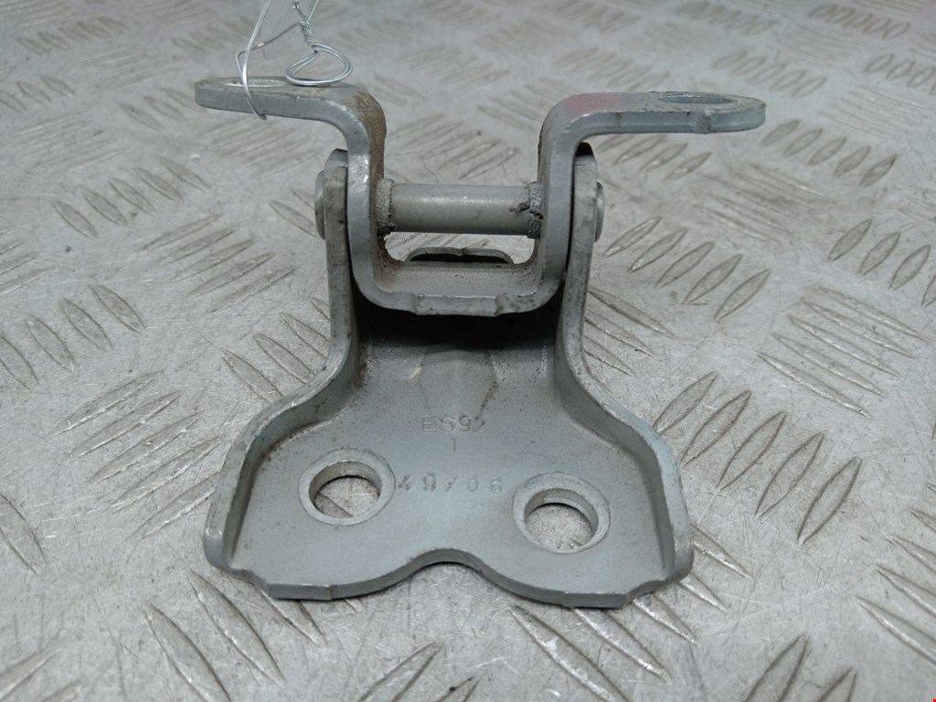 Петля двери передней правой Toyota Aygo 1 (2005-2014)