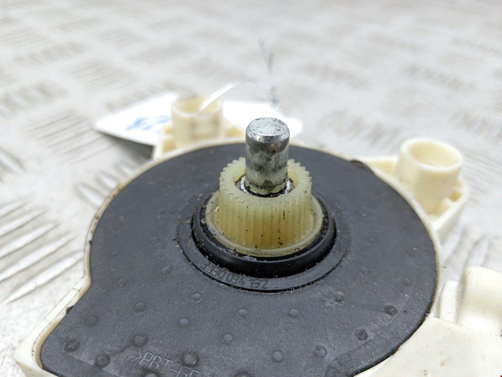 Моторчик (двигатель) стеклоподъемника MERCEDES-BENZ CLS-Class C219 2004-2010