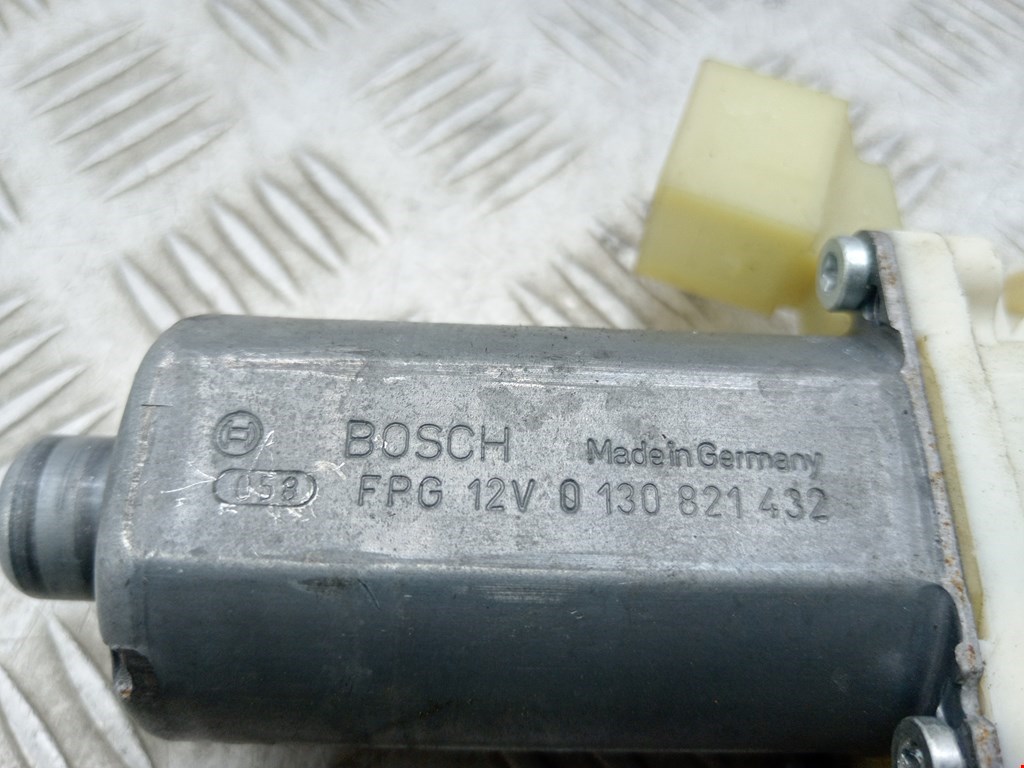 Моторчик (двигатель) стеклоподъемника MERCEDES-BENZ CLS-Class C219 2004-2010