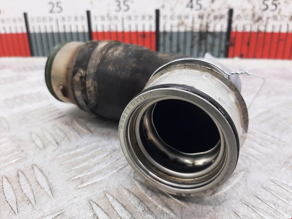 Патрубок интеркулера VOLKSWAGEN Passat B6 2005-2011