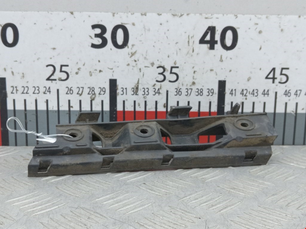 Кронштейн переднего бампера правый VOLKSWAGEN Passat B6 2005-2011