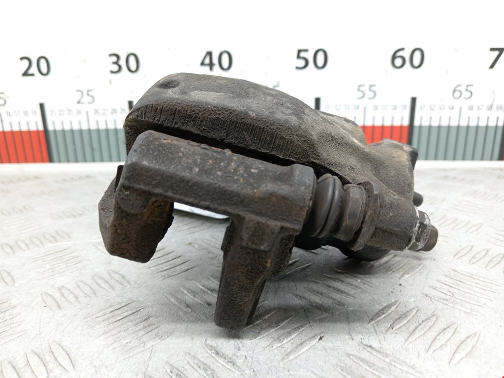 Суппорт передний левый TOYOTA Aygo AB10 2005-2014