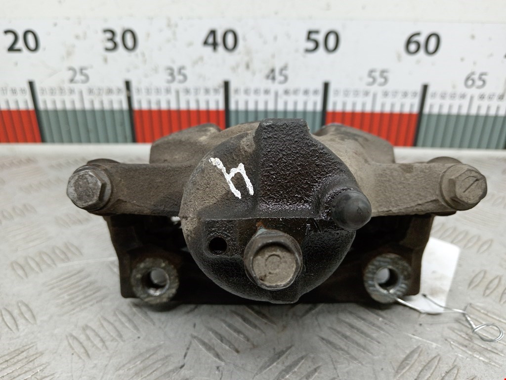 Суппорт передний левый TOYOTA Aygo AB10 2005-2014