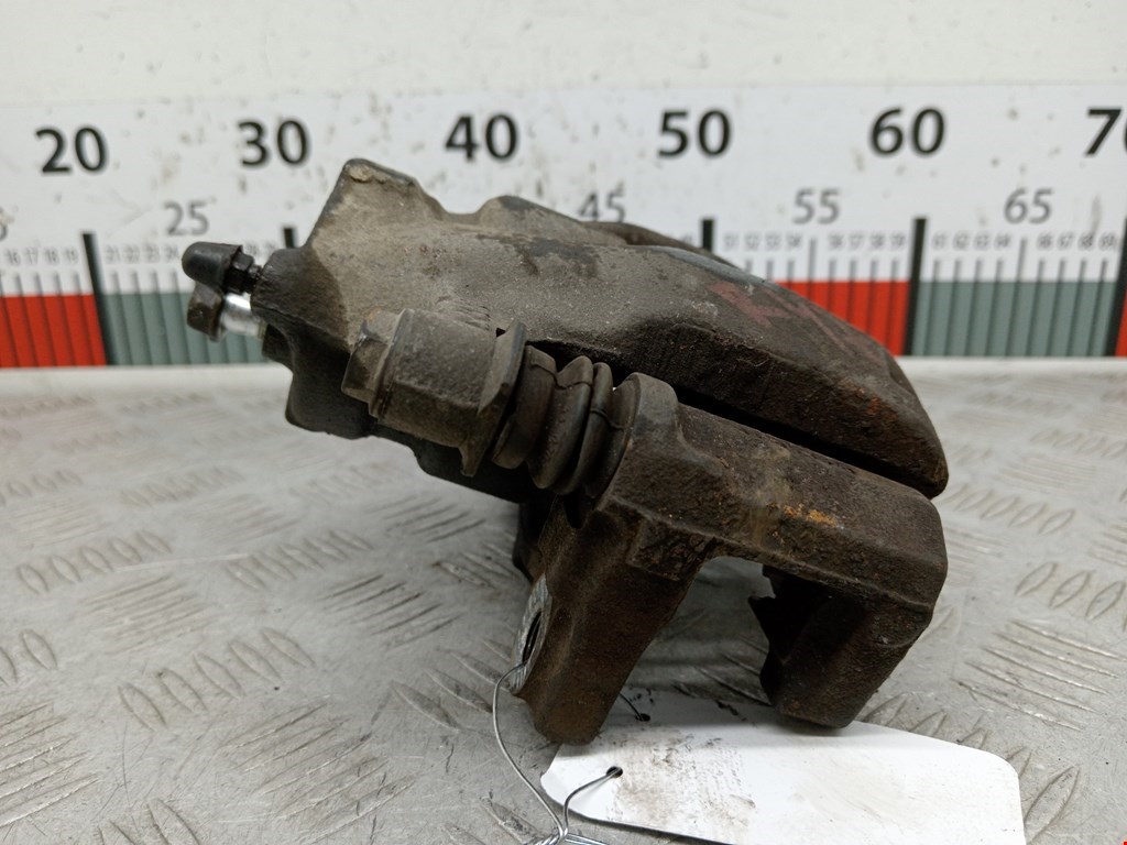 Суппорт передний левый TOYOTA Aygo AB10 2005-2014