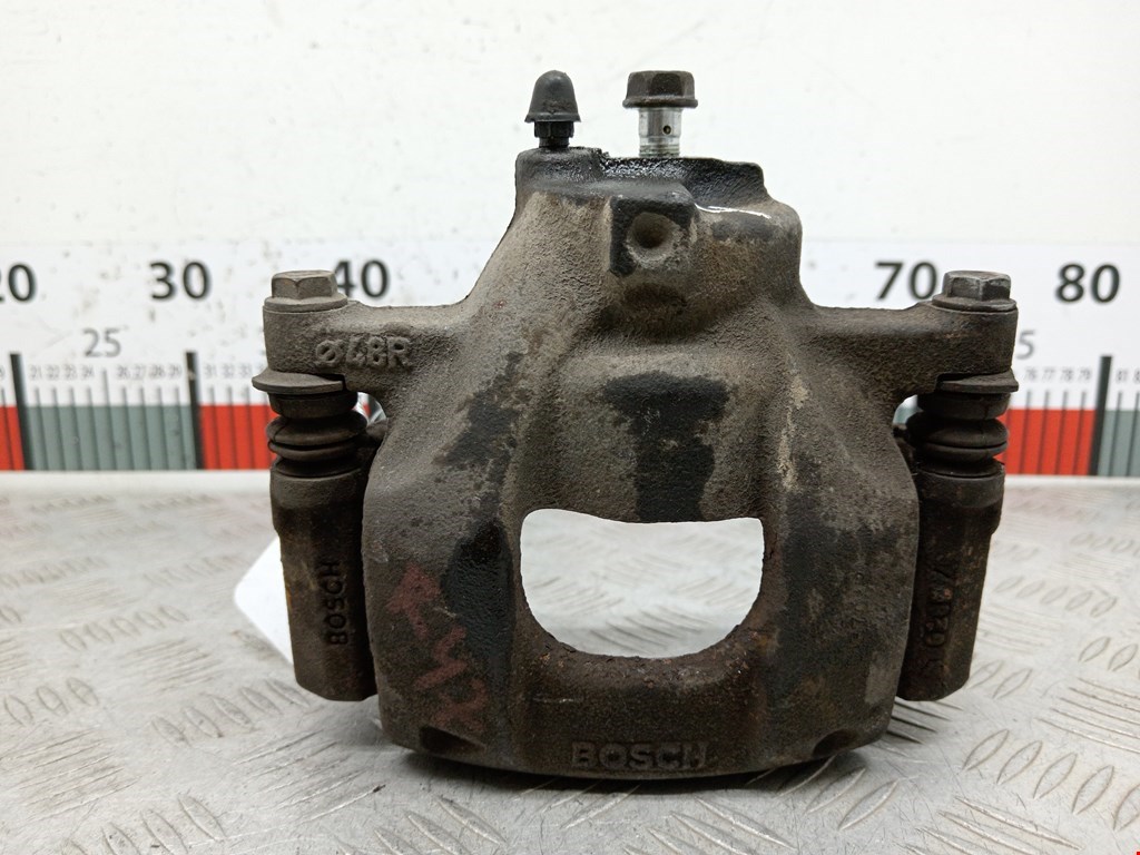 Суппорт передний левый TOYOTA Aygo AB10 2005-2014