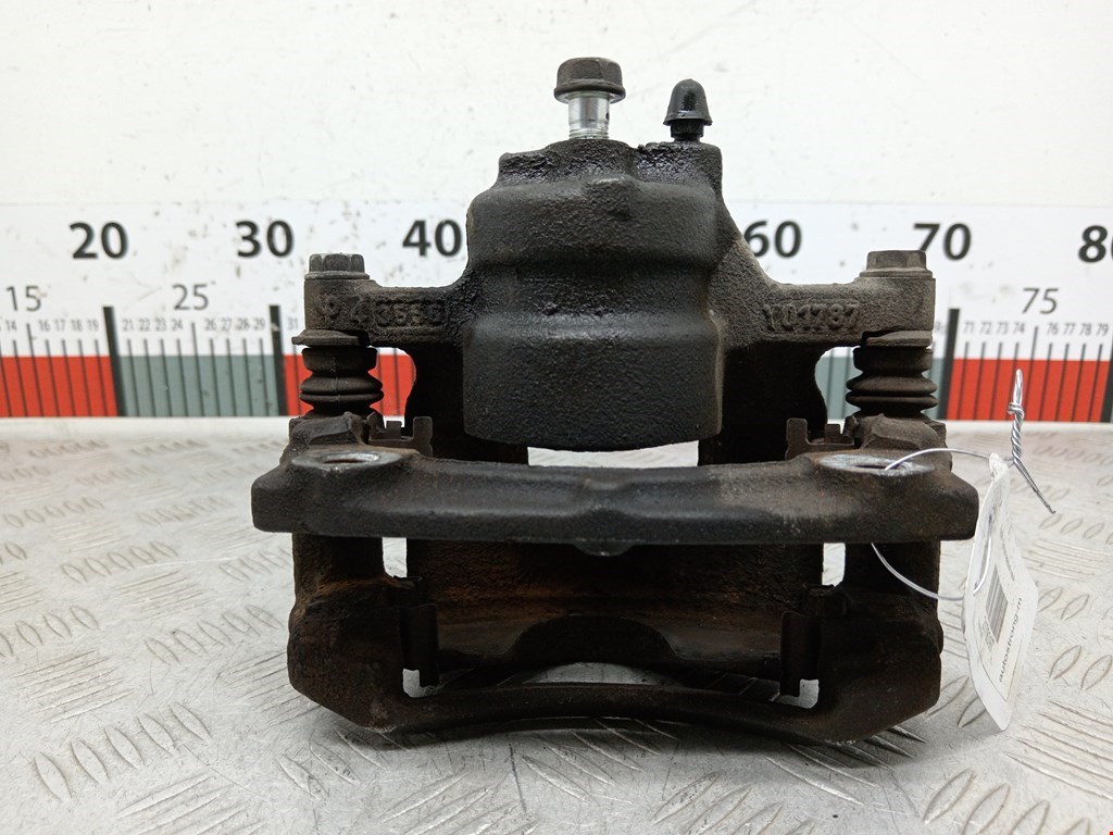 Суппорт передний левый TOYOTA Aygo AB10 2005-2014