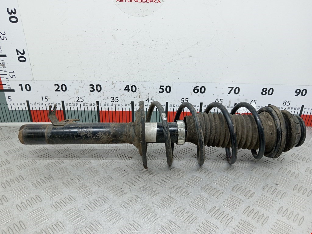 Амортизатор передний правый TOYOTA Aygo AB10 2005-2014