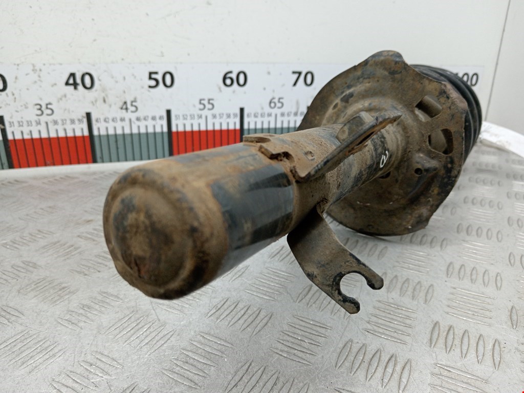 Амортизатор передний правый TOYOTA Aygo AB10 2005-2014