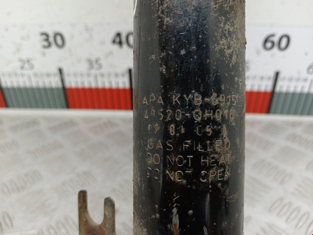 Амортизатор передний правый TOYOTA Aygo AB10 2005-2014