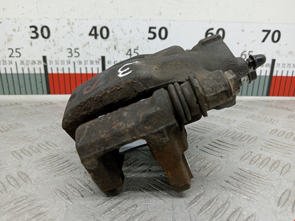 Суппорт передний правый TOYOTA Aygo AB10 2005-2014