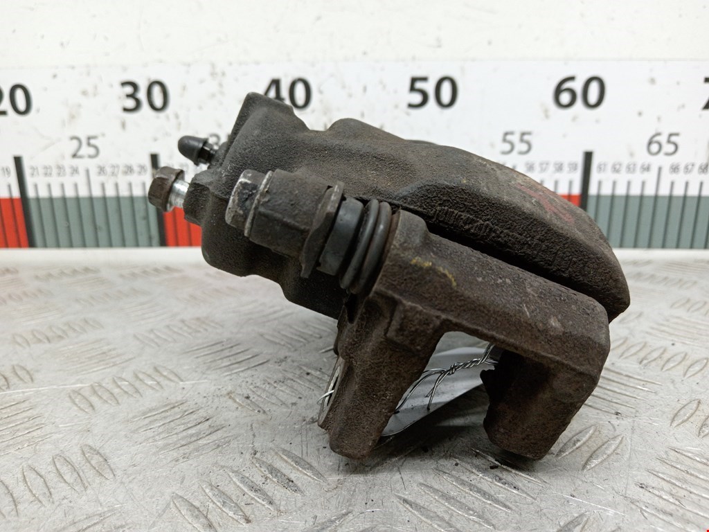 Суппорт передний правый TOYOTA Aygo AB10 2005-2014