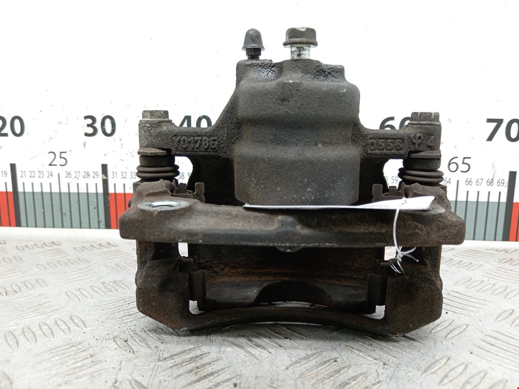 Суппорт передний правый TOYOTA Aygo AB10 2005-2014