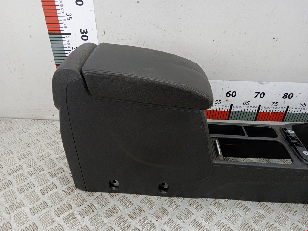 Подлокотник в салон VOLKSWAGEN Tiguan 2007-2016