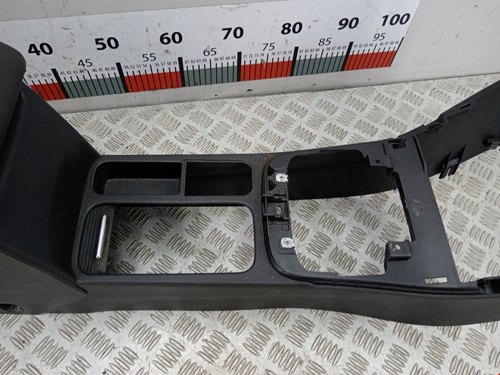 Подлокотник в салон VOLKSWAGEN Tiguan 2007-2016