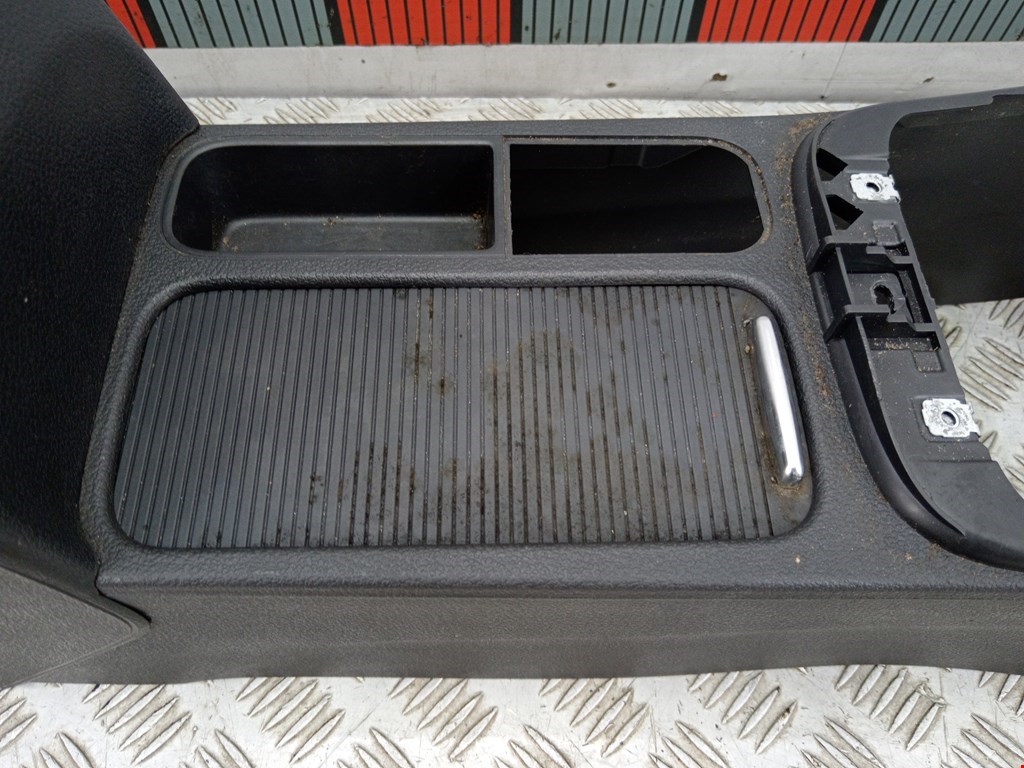 Подлокотник в салон VOLKSWAGEN Tiguan 2007-2016