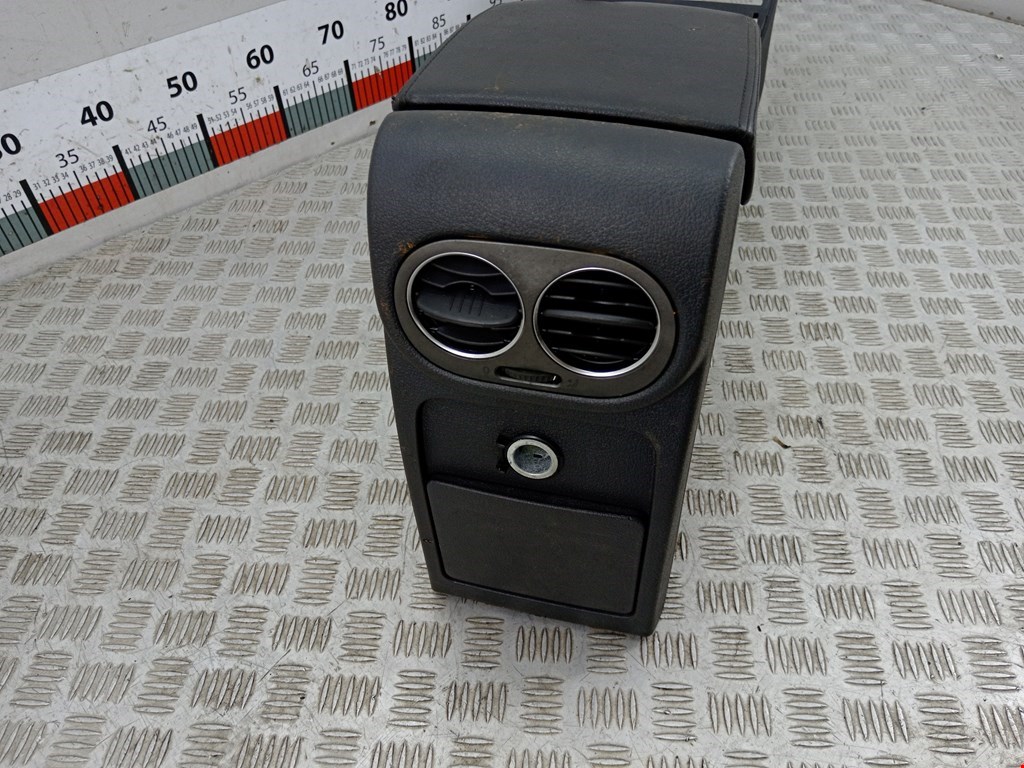 Подлокотник в салон VOLKSWAGEN Tiguan 2007-2016