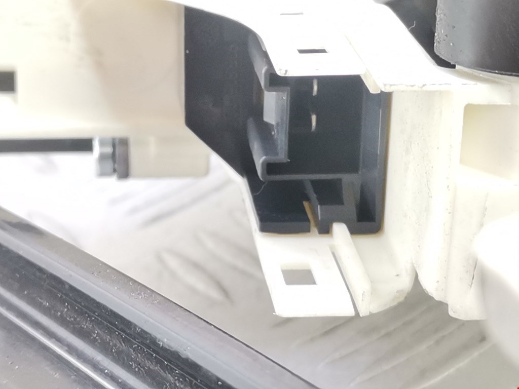 Стеклоподъемник задний правый AUDI A4 B8 2007-2015