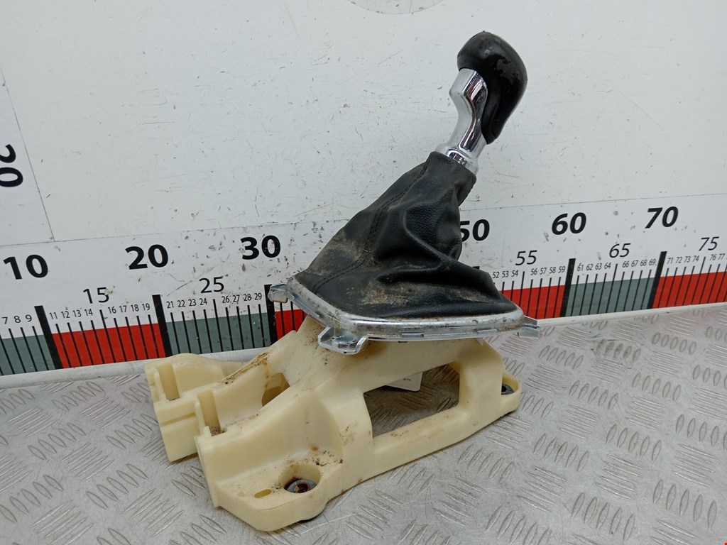 Кулиса (селектор) АКПП/МКПП в салоне KIA Cee'd II 2012-2018