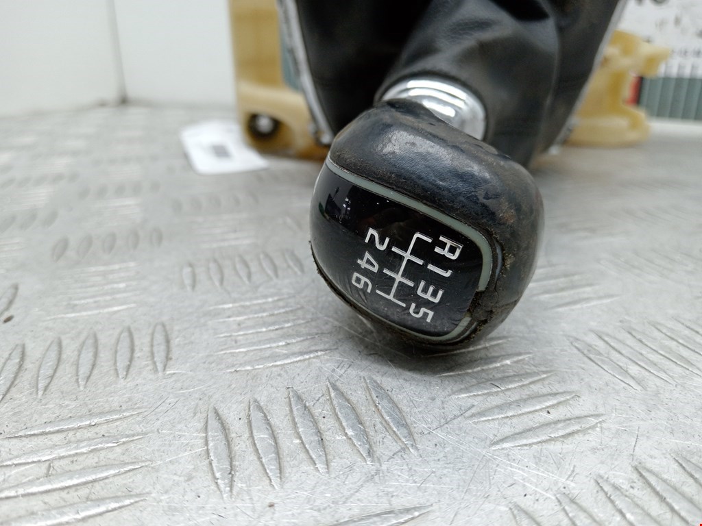 Кулиса (селектор) АКПП/МКПП в салоне KIA Cee'd II 2012-2018