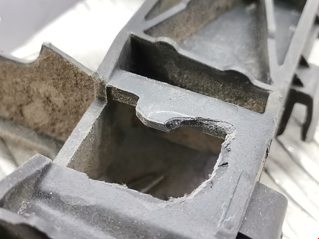 Кронштейн заднего бампера левый правый HYUNDAI i40 2011-2019