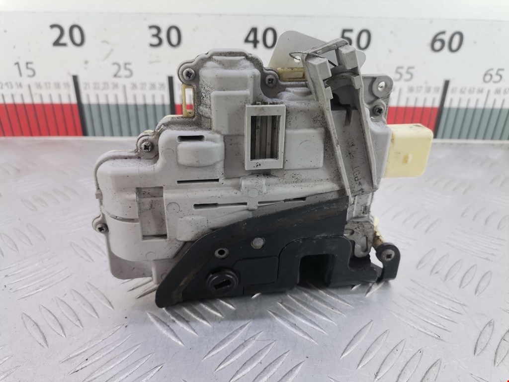 Замок двери задней левой Volkswagen Passat 6 (2005-2010)