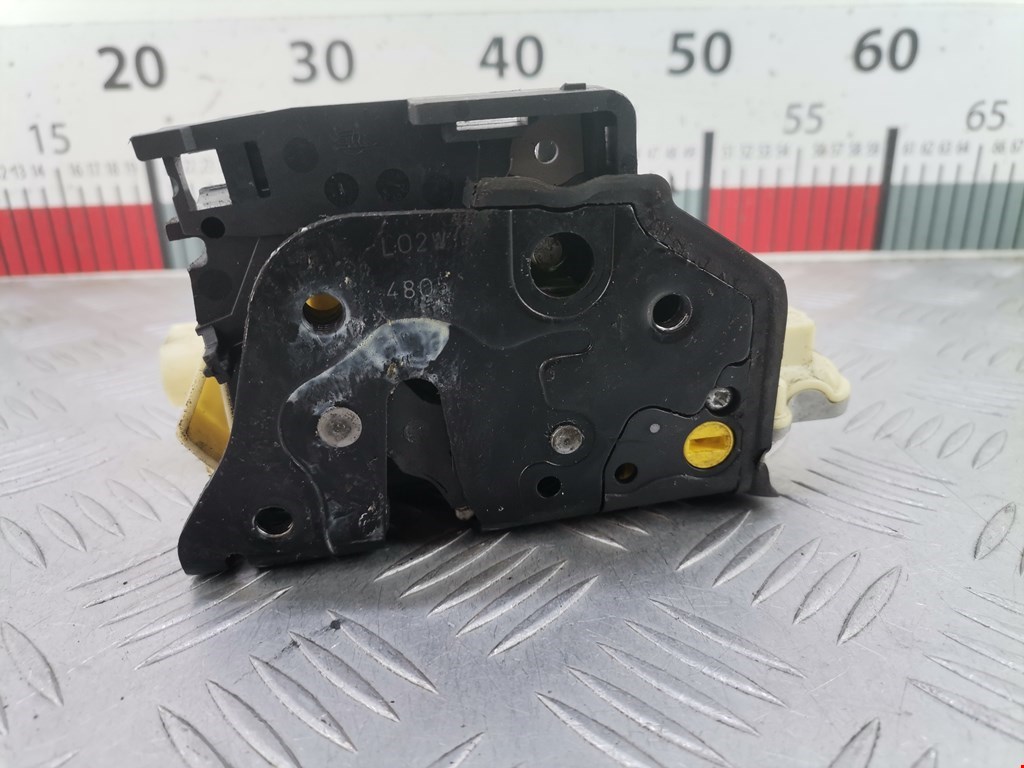 Замок двери задней левой VOLKSWAGEN Passat B6 2005-2011