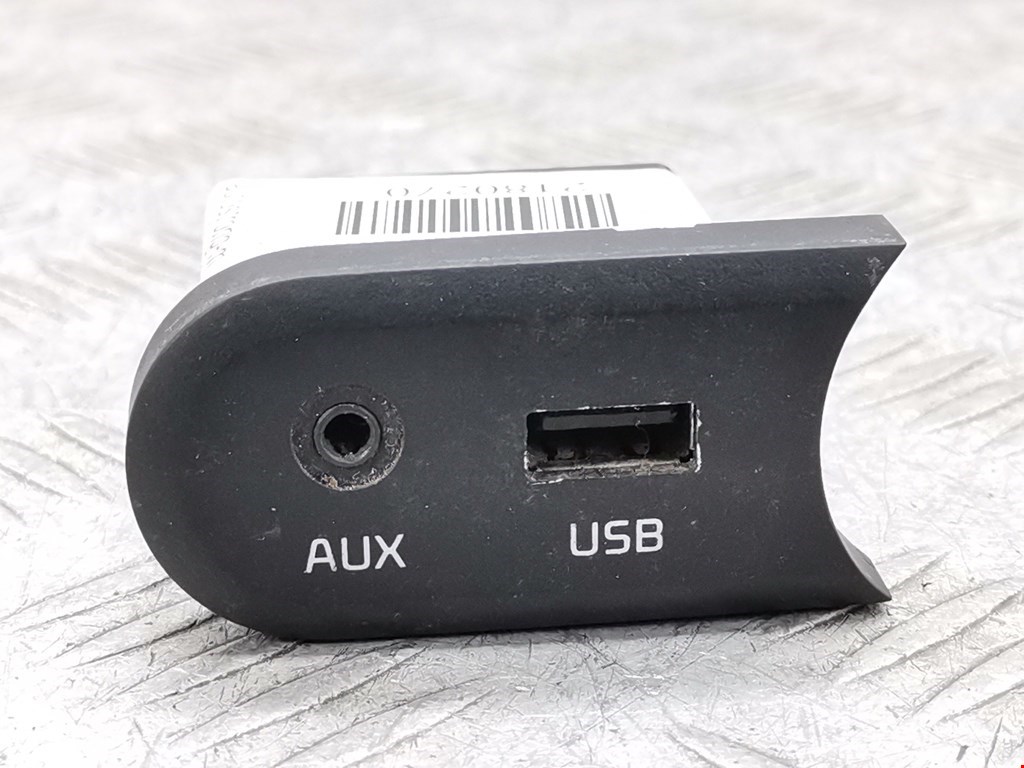 Разъем AUX/USB KIA Cee'd II 2012-2018