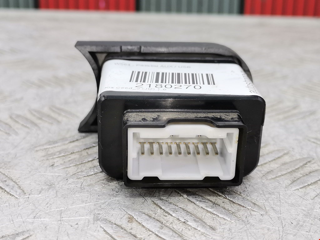 Разъем AUX/USB KIA Cee'd II 2012-2018