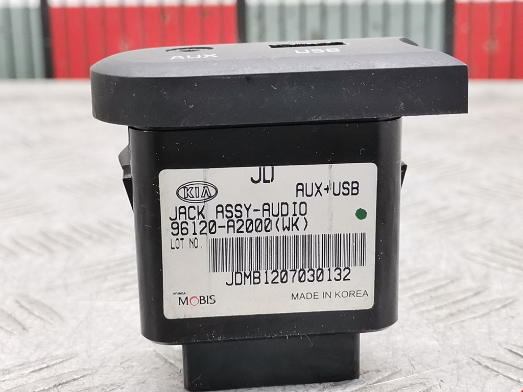 Разъем AUX/USB KIA Cee'd II 2012-2018