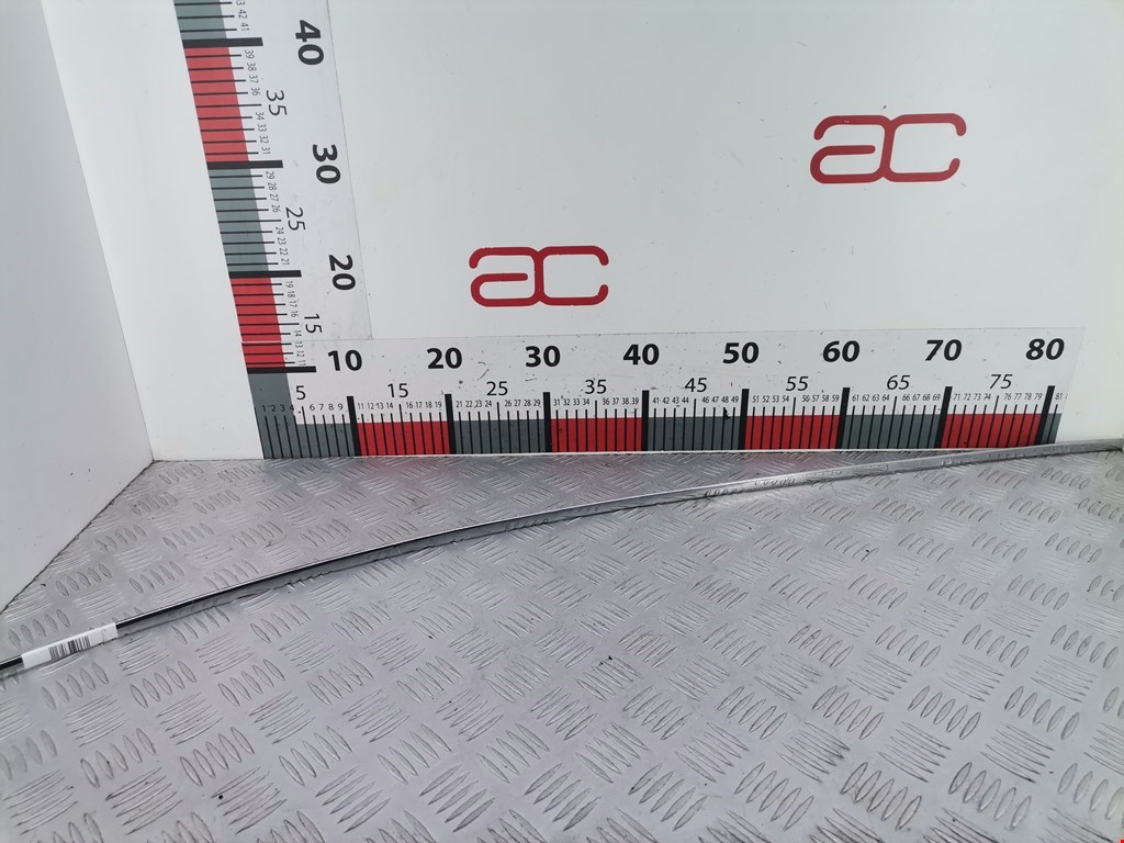 Накладка декоративная (молдинг) двери передней левой Mercedes C-Class (W204) (2006-2015)