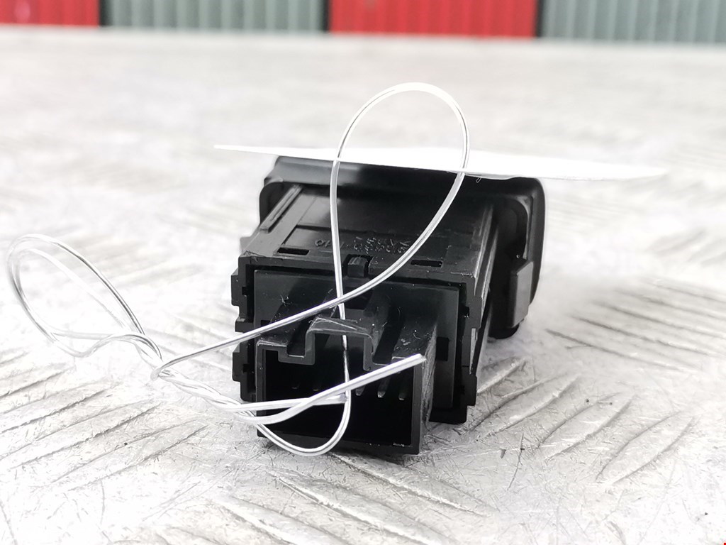 Кнопка аварийной сигнализации (аварийки) KIA Cee'd II 2012-2018