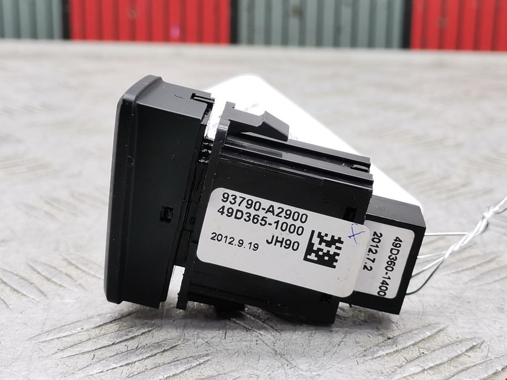 Кнопка аварийной сигнализации (аварийки) KIA Cee'd II 2012-2018