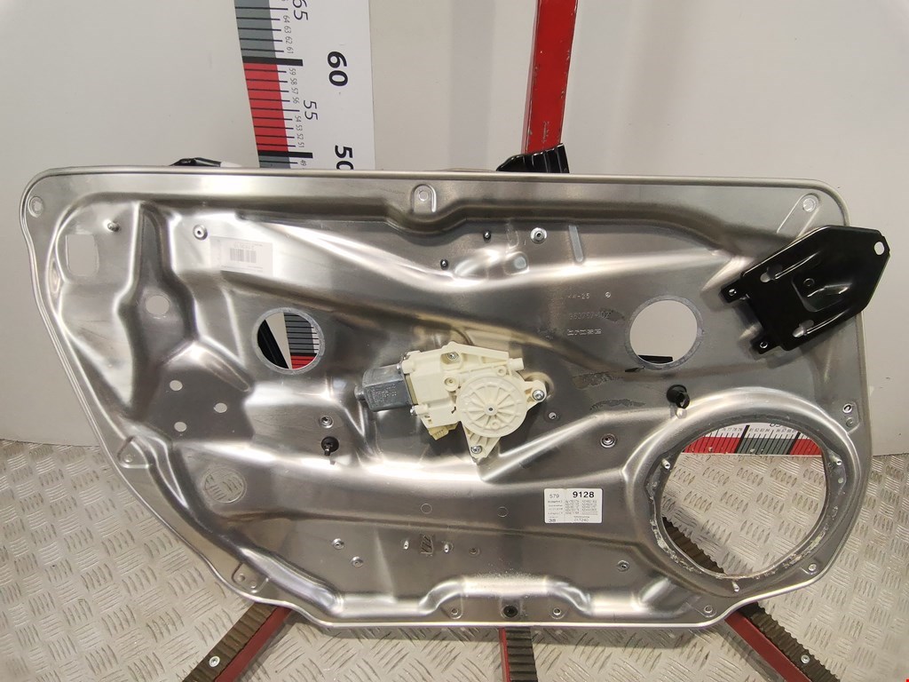 Стеклоподъемник передний левый MERCEDES-BENZ C-Class C-klasse W204 2007-2015