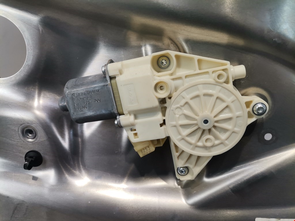 Стеклоподъемник передний левый MERCEDES-BENZ C-Class C-klasse W204 2007-2015