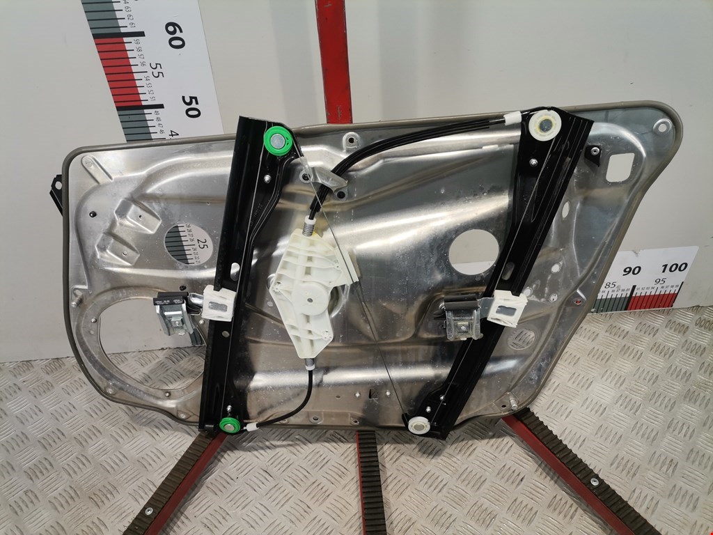 Стеклоподъемник передний левый MERCEDES-BENZ C-Class C-klasse W204 2007-2015