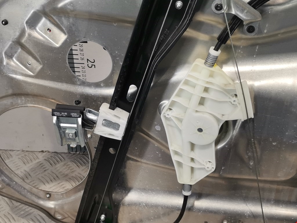 Стеклоподъемник передний левый MERCEDES-BENZ C-Class C-klasse W204 2007-2015