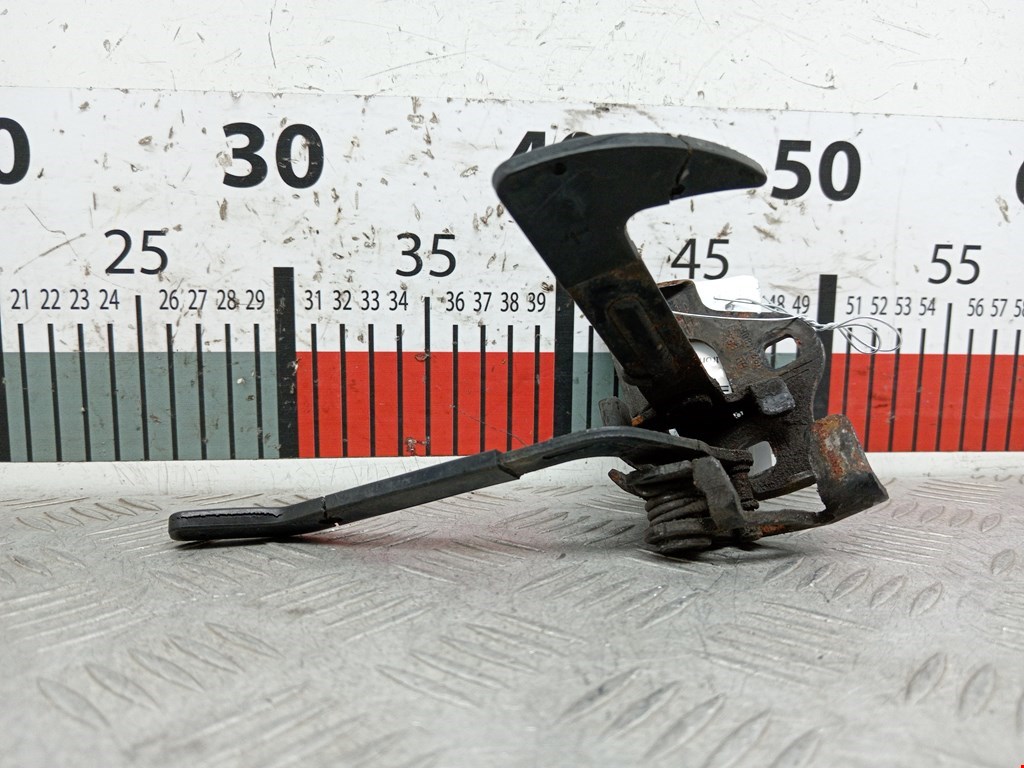 Крюк капота Skoda Octavia 1Z (2004-2013)