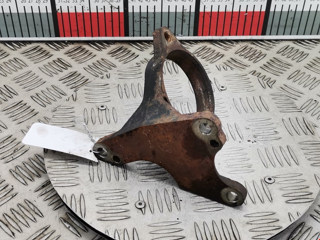 Кронштейн (крепление лапа) двигателя Toyota Avensis 2 (T250) (2003-2010)