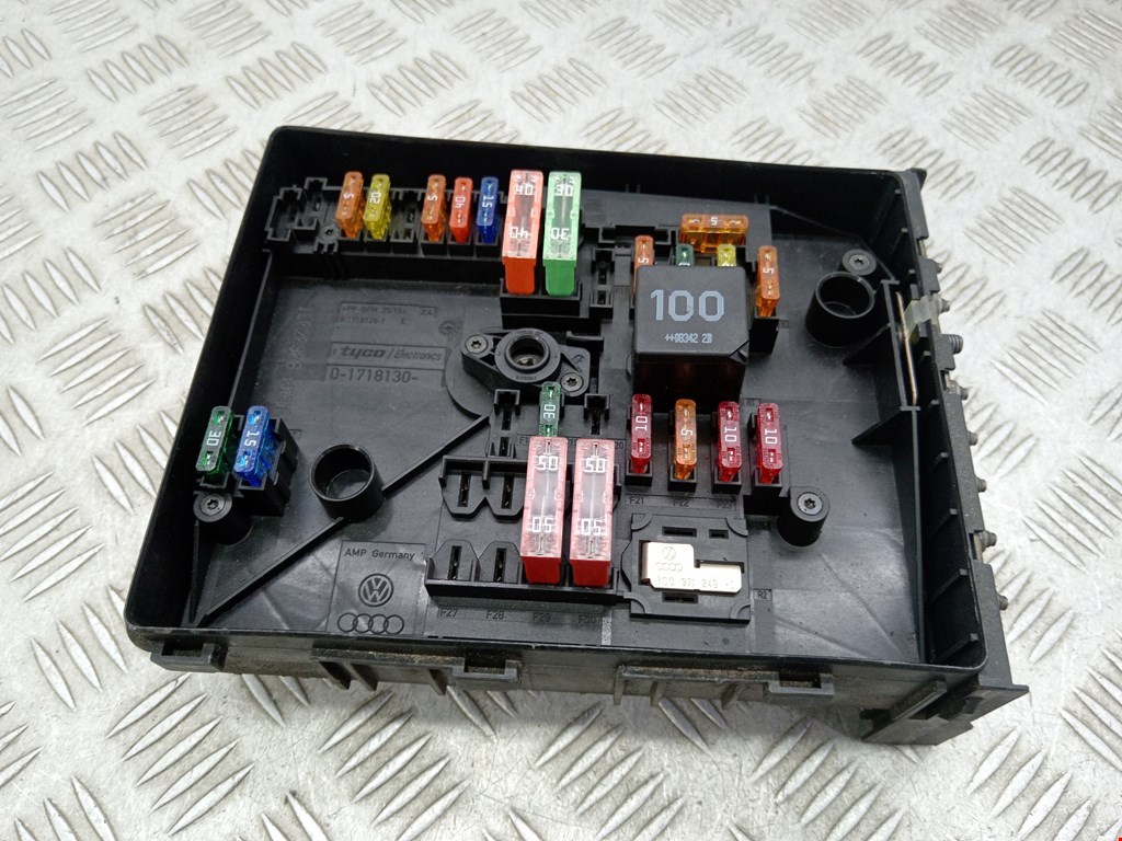 Датчик уровня в бачок омывателя AUDI A3 8P 2003-2013