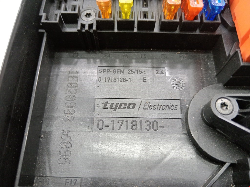 Датчик уровня в бачок омывателя AUDI A3 8P 2003-2013