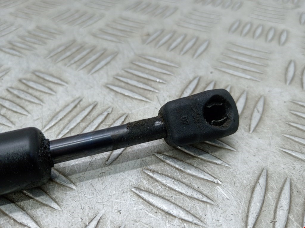 Амортизатор капота левый=правый AUDI A3 8P 2003-2013