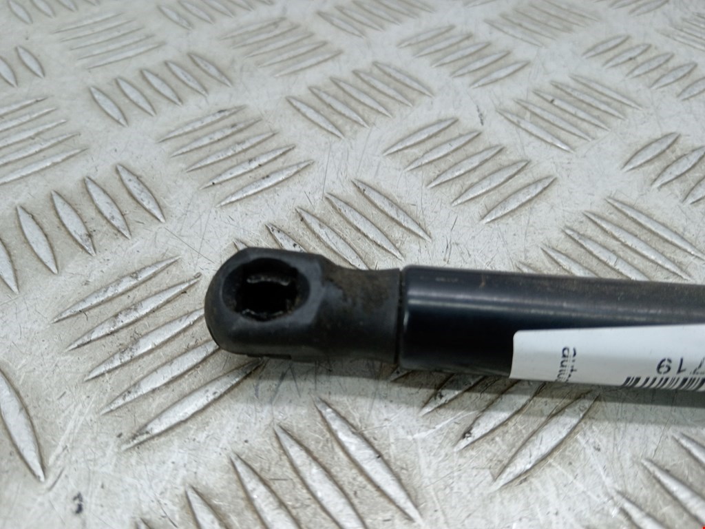 Амортизатор капота левый=правый AUDI A3 8P 2003-2013