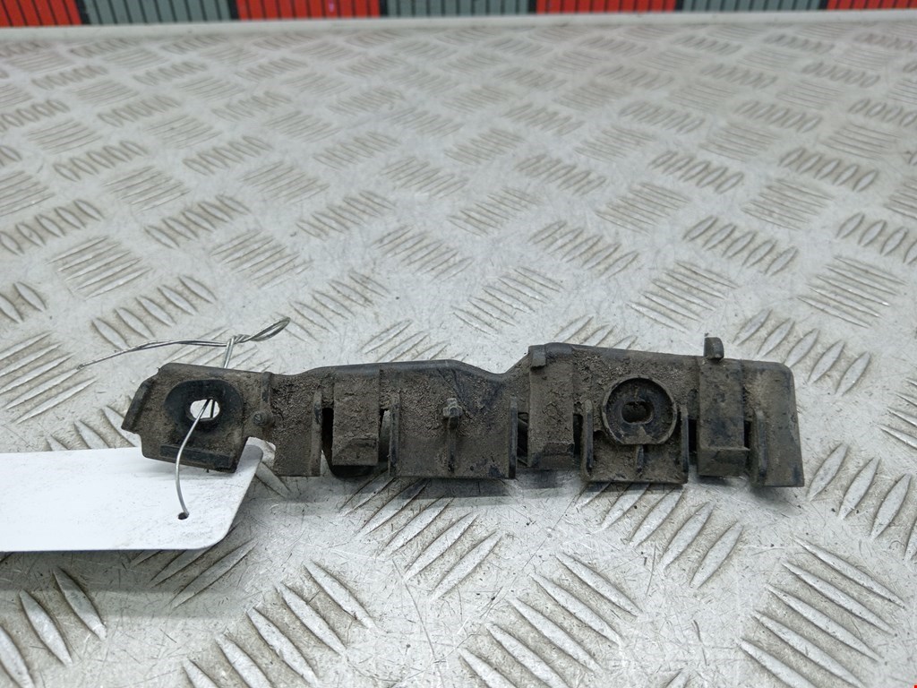 Кронштейн переднего бампера правый AUDI A3 8P 2003-2013