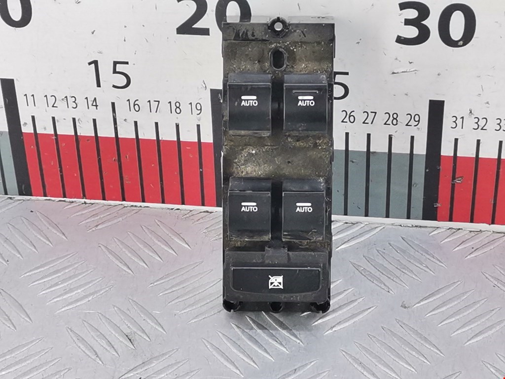 Блок управления стеклоподъемниками HYUNDAI i40 2011-2019