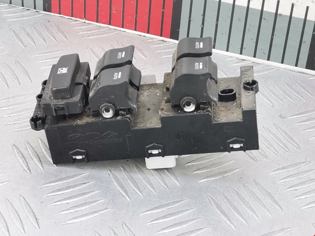 Блок управления стеклоподъемниками HYUNDAI i40 2011-2019