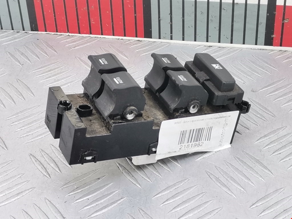 Блок управления стеклоподъемниками HYUNDAI i40 2011-2019