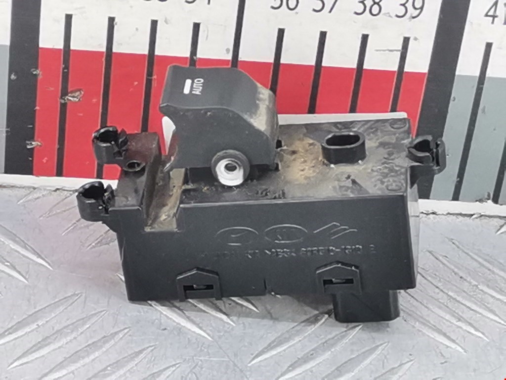 Кнопка стеклоподъемника HYUNDAI i40 2011-2019